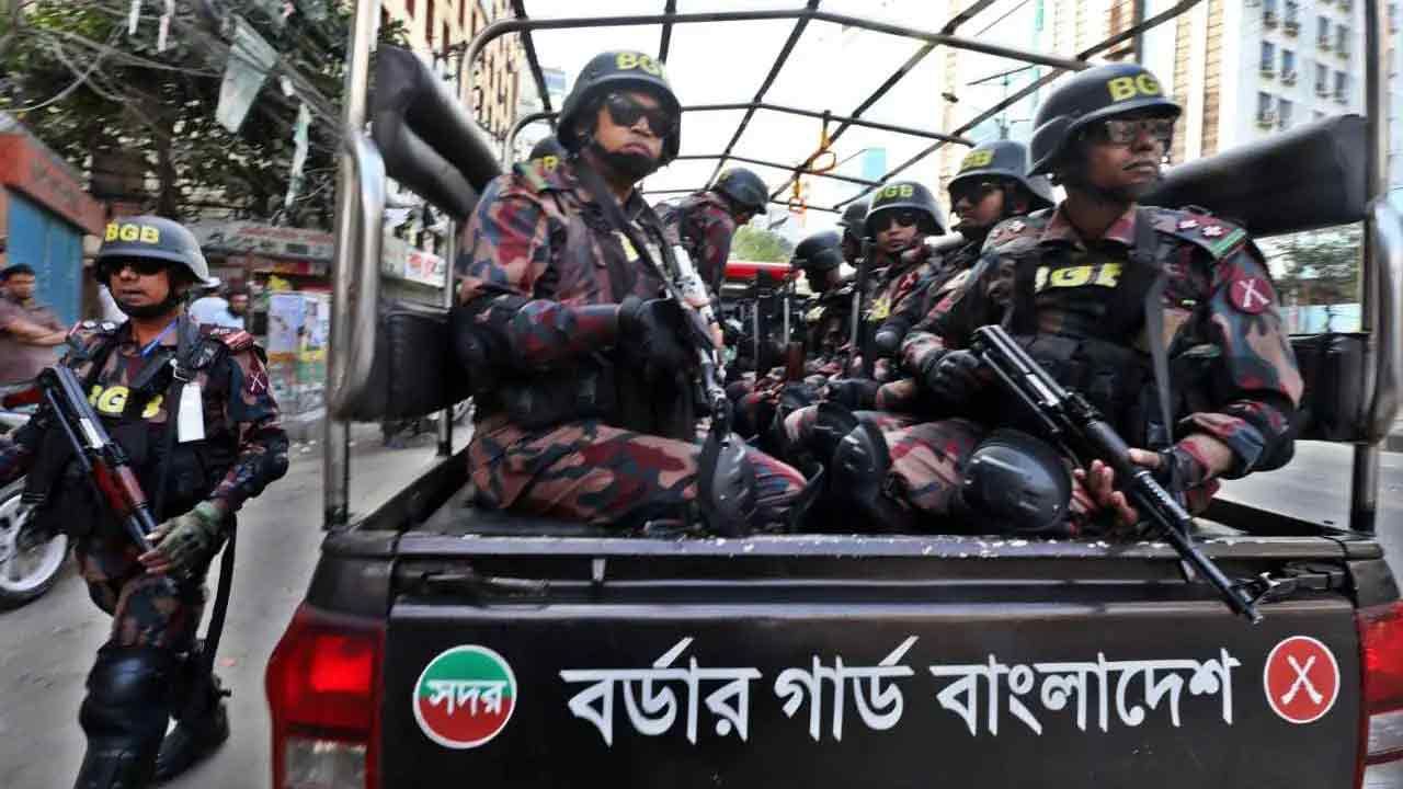 রাজধানীর গুরুত্বপূর্ণ পয়েন্টে বিজিবি মোতায়েন