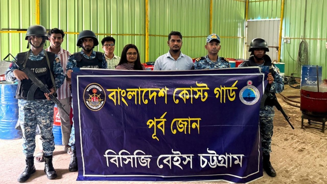 চট্টগ্রামে যৌথ অভিযানে ভেজাল লুব অয়েলসহ কাঁচামাল জব্দ