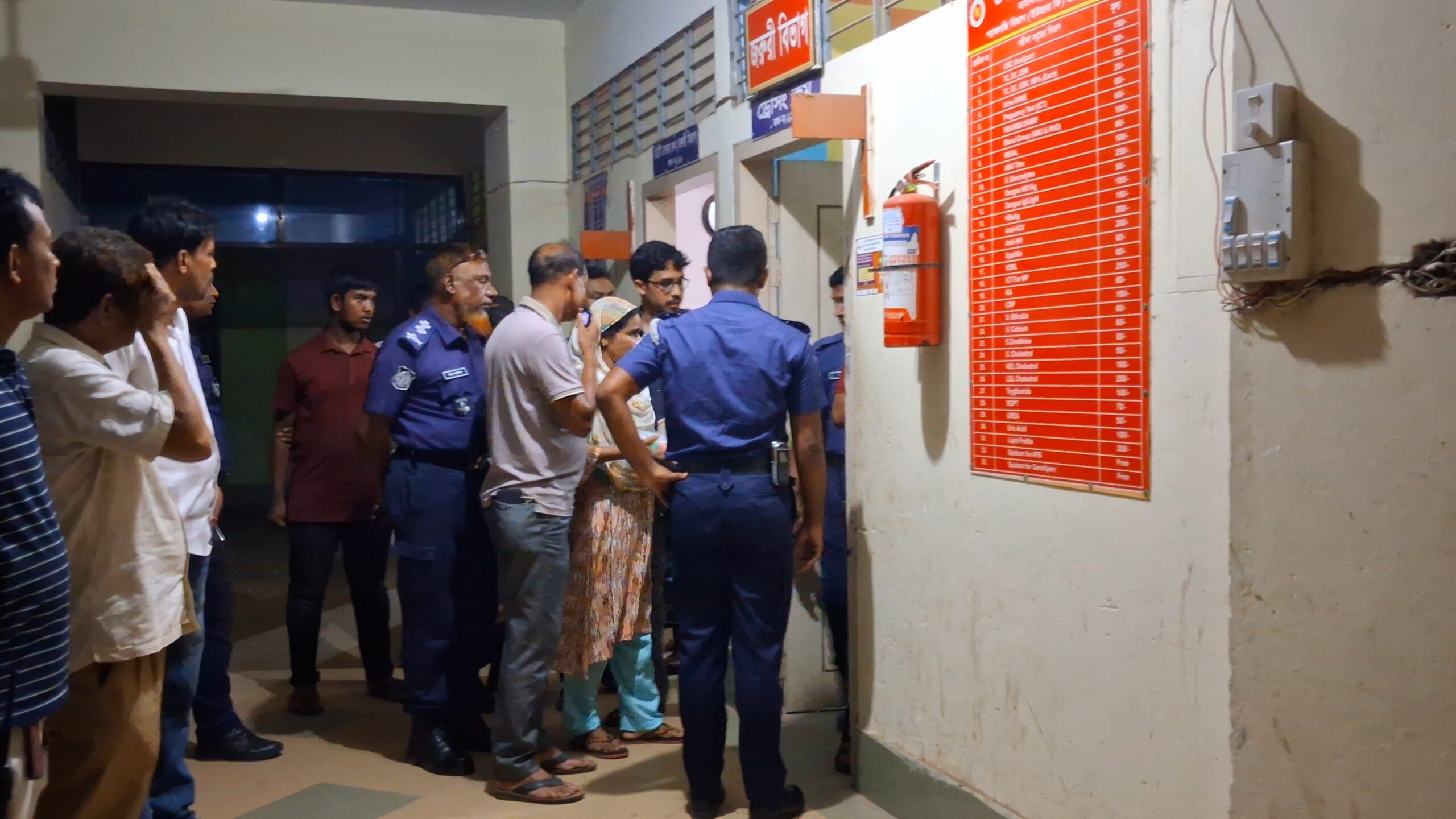 লালমনিরহাটে মাদক চোরাকারবারিদের হামলায় ২ পুলিশ আহত