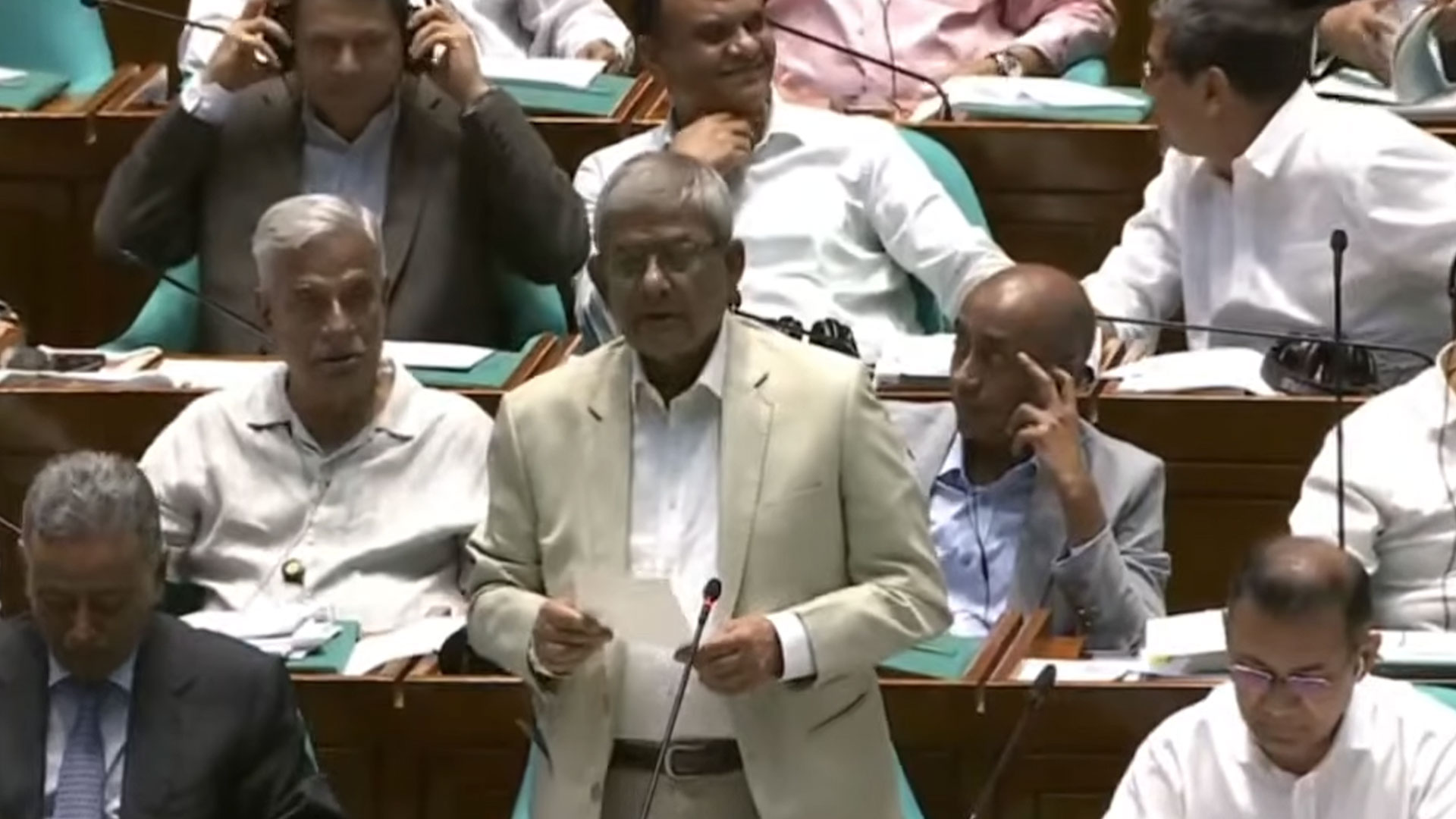 বিরোধী দলের এমপিদের আসনে প্রায় ২০ কোটি টাকা বরাদ্দ
